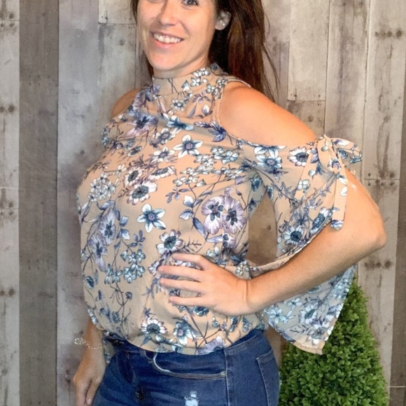 Floral Fly Away Top - Picture 1 of 1